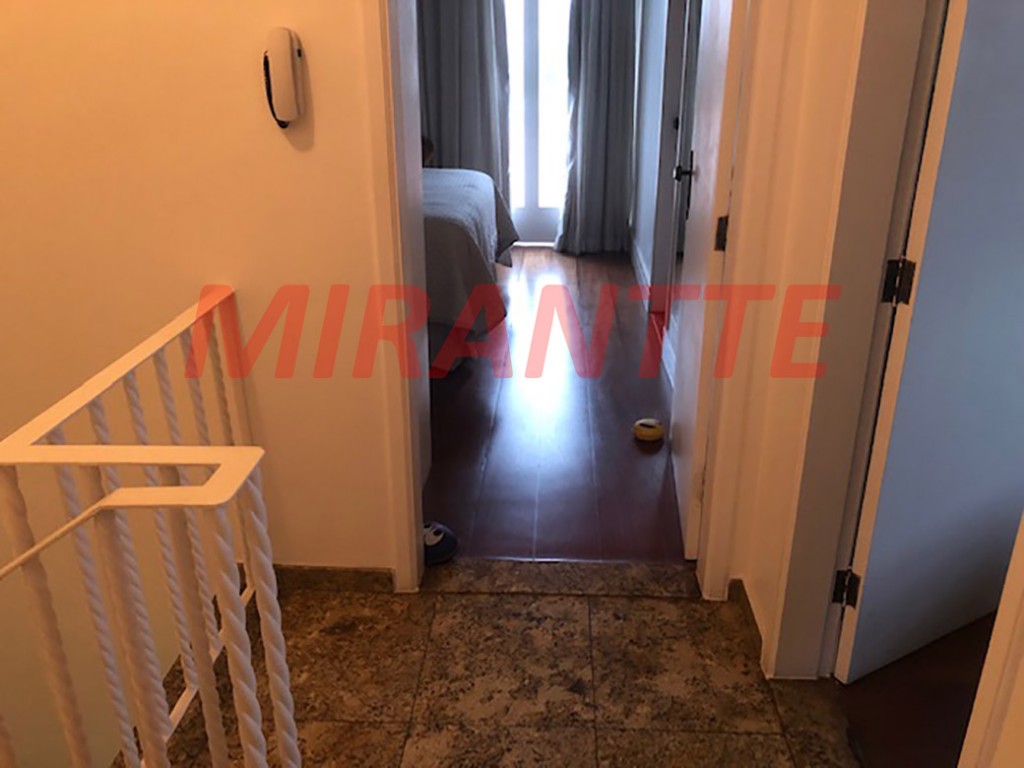 Sobrado de 227m² com 3 quartos em Água Fria
