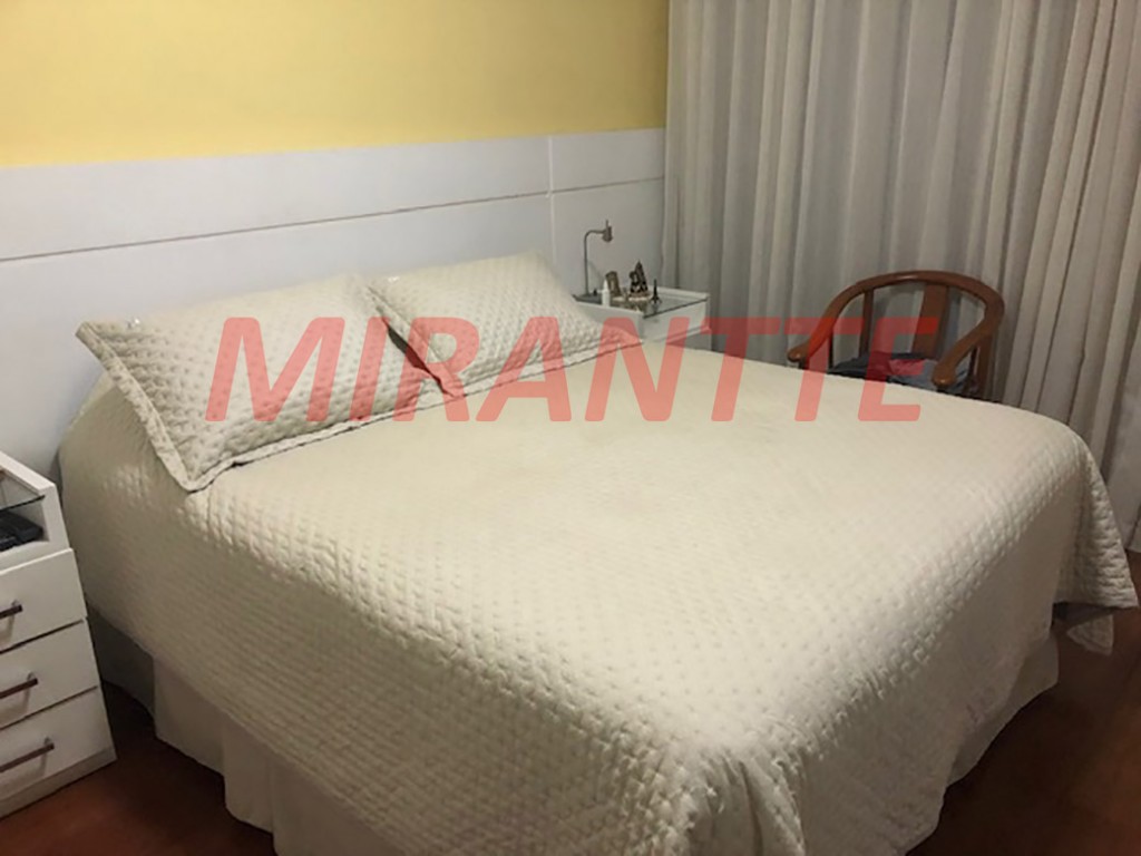 Sobrado de 227m² com 3 quartos em Água Fria