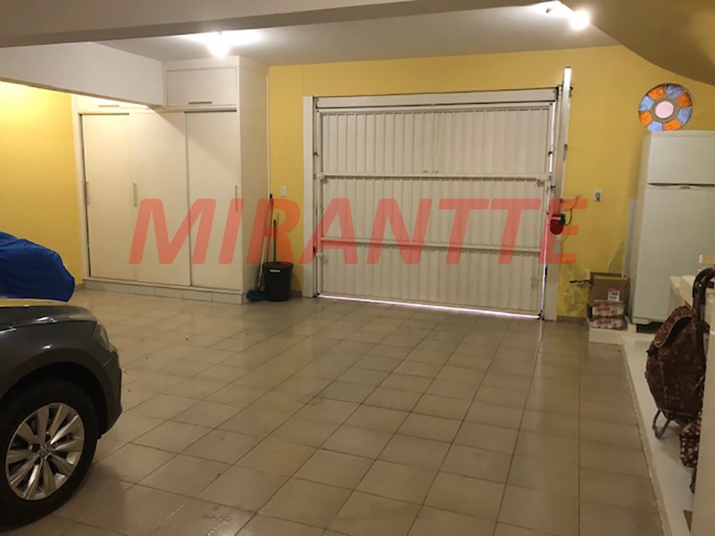 Sobrado de 227m² com 3 quartos em Água Fria