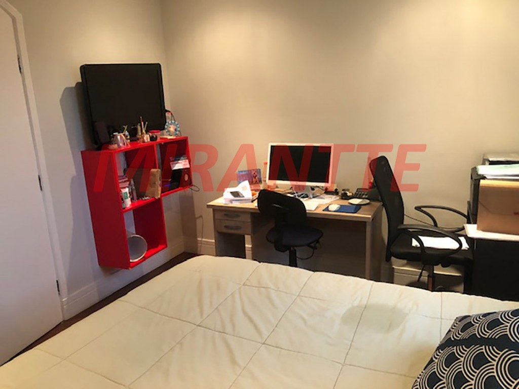 Sobrado de 227m² com 3 quartos em Água Fria