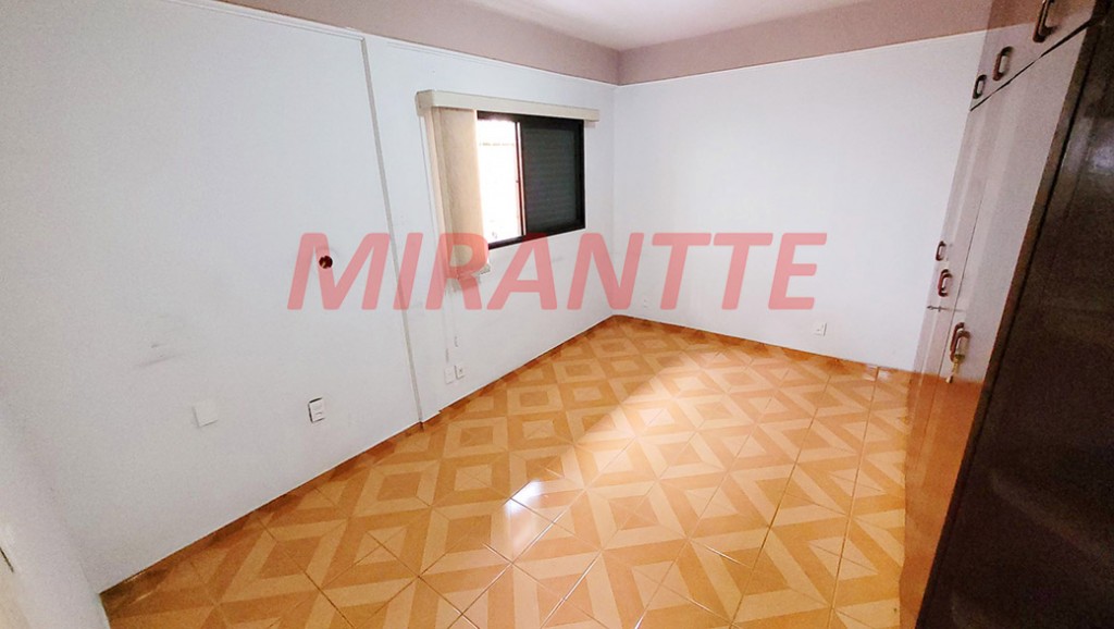 Sobrado de 264m² com 4 quartos em Água Fria