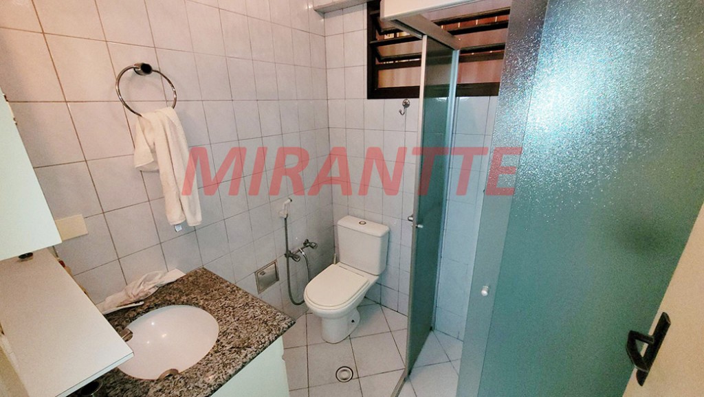 Sobrado de 264m² com 4 quartos em Água Fria