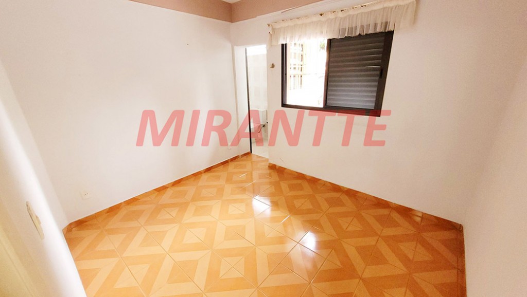 Sobrado de 264m² com 4 quartos em Água Fria