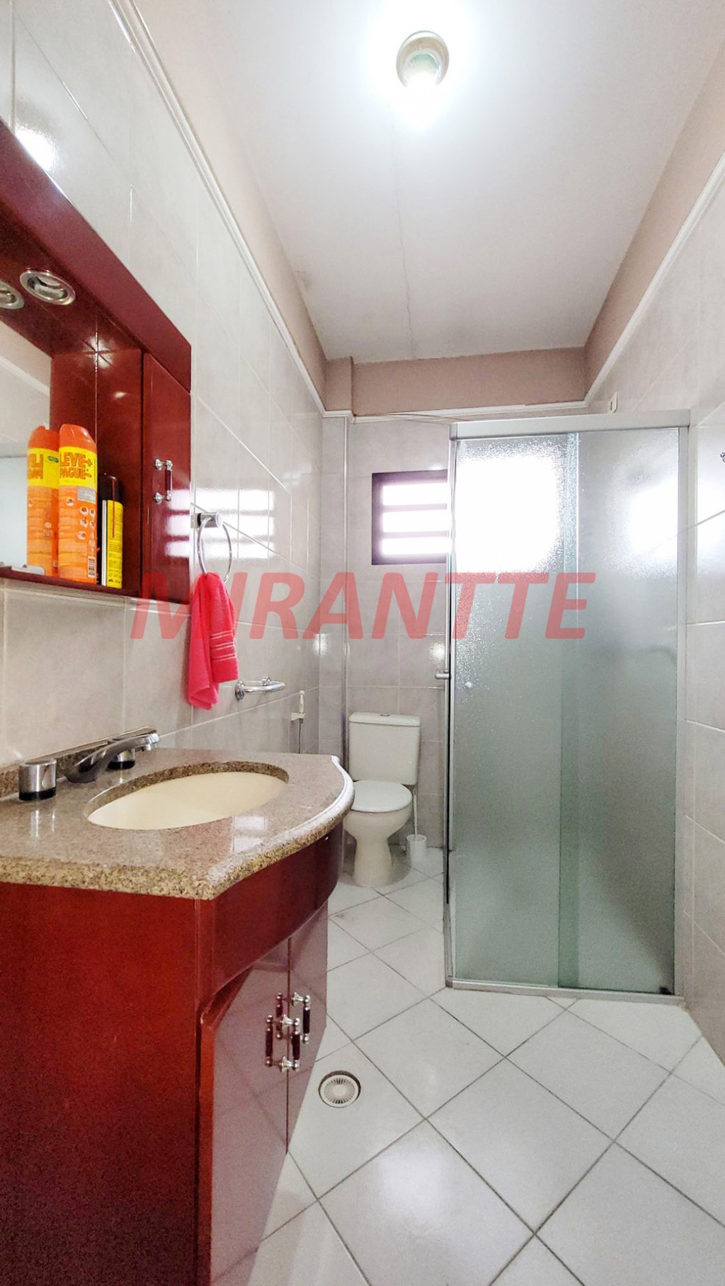 Sobrado de 264m² com 4 quartos em Água Fria