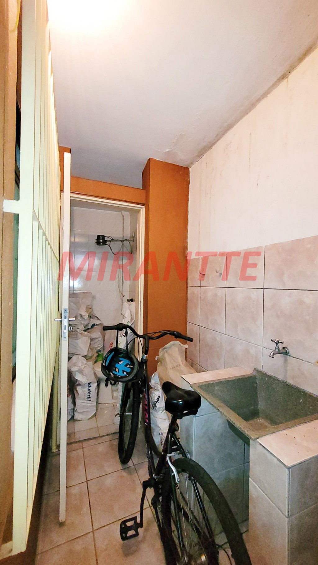 Sobrado de 264m² com 4 quartos em Água Fria