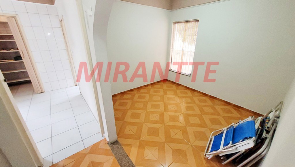 Sobrado de 264m² com 4 quartos em Água Fria