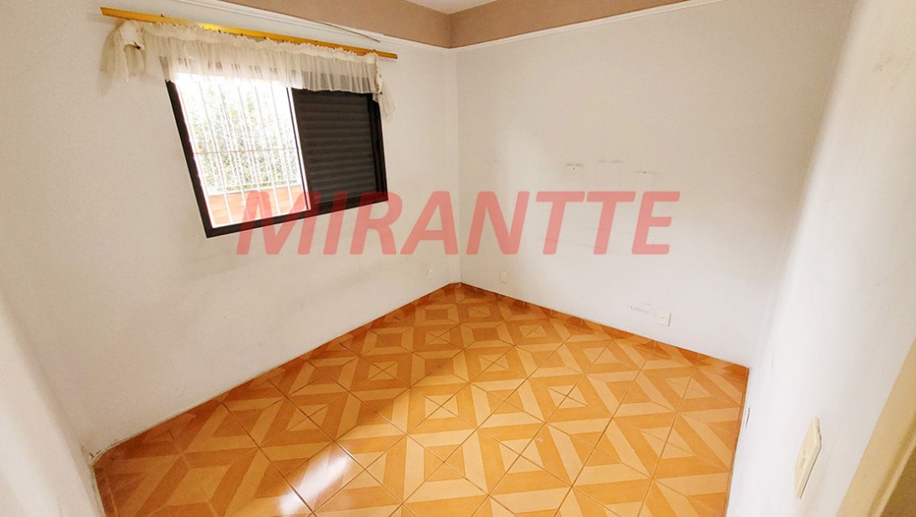 Sobrado de 264m² com 4 quartos em Água Fria