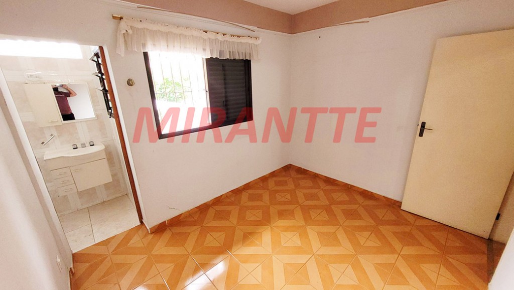 Sobrado de 264m² com 4 quartos em Água Fria