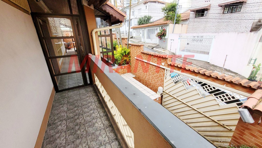 Sobrado de 264m² com 4 quartos em Água Fria