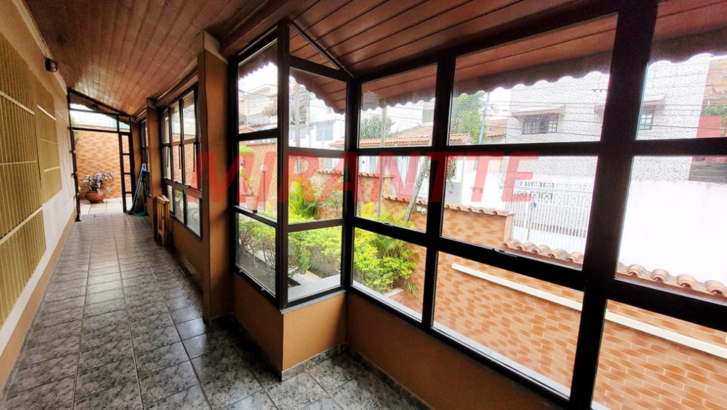 Sobrado de 264m² com 4 quartos em Água Fria