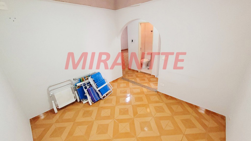 Sobrado de 264m² com 4 quartos em Água Fria