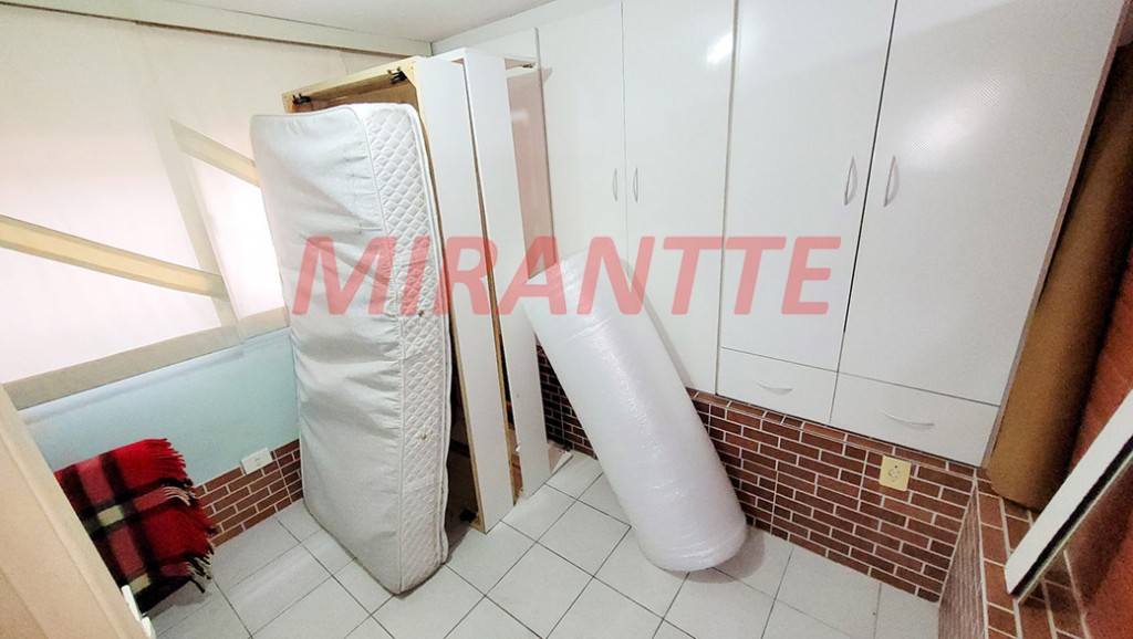 Sobrado de 264m² com 4 quartos em Água Fria