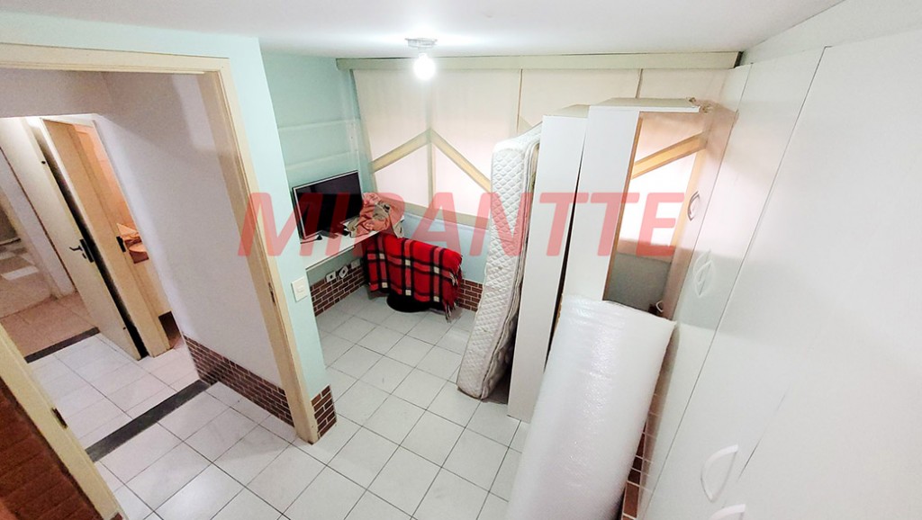 Sobrado de 264m² com 4 quartos em Água Fria
