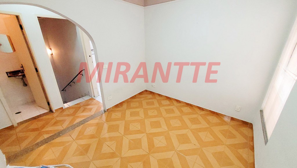 Sobrado de 264m² com 4 quartos em Água Fria
