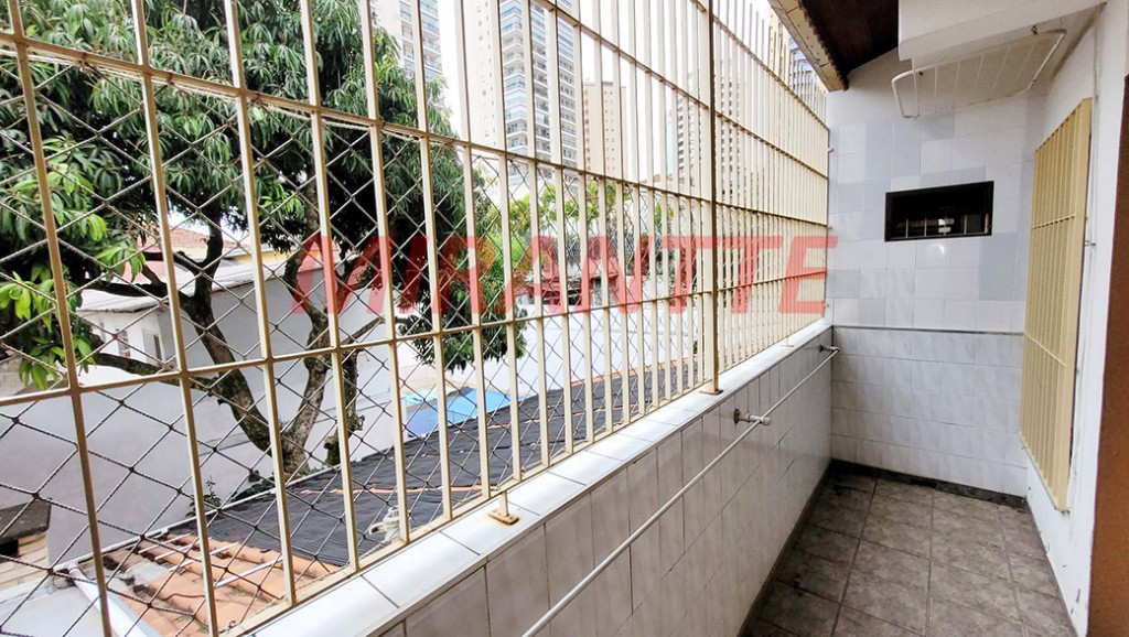 Sobrado de 264m² com 4 quartos em Água Fria