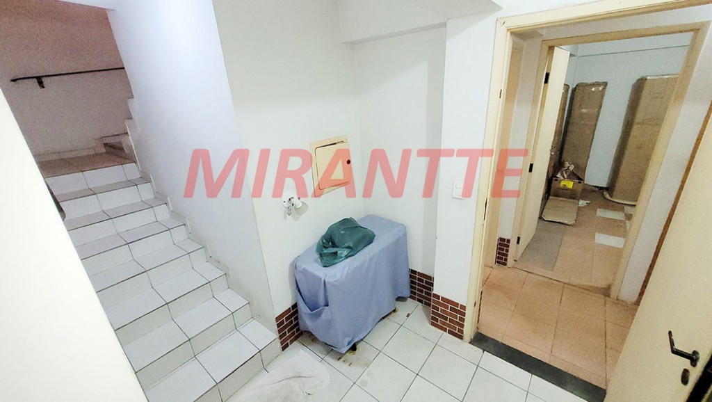 Sobrado de 264m² com 4 quartos em Água Fria