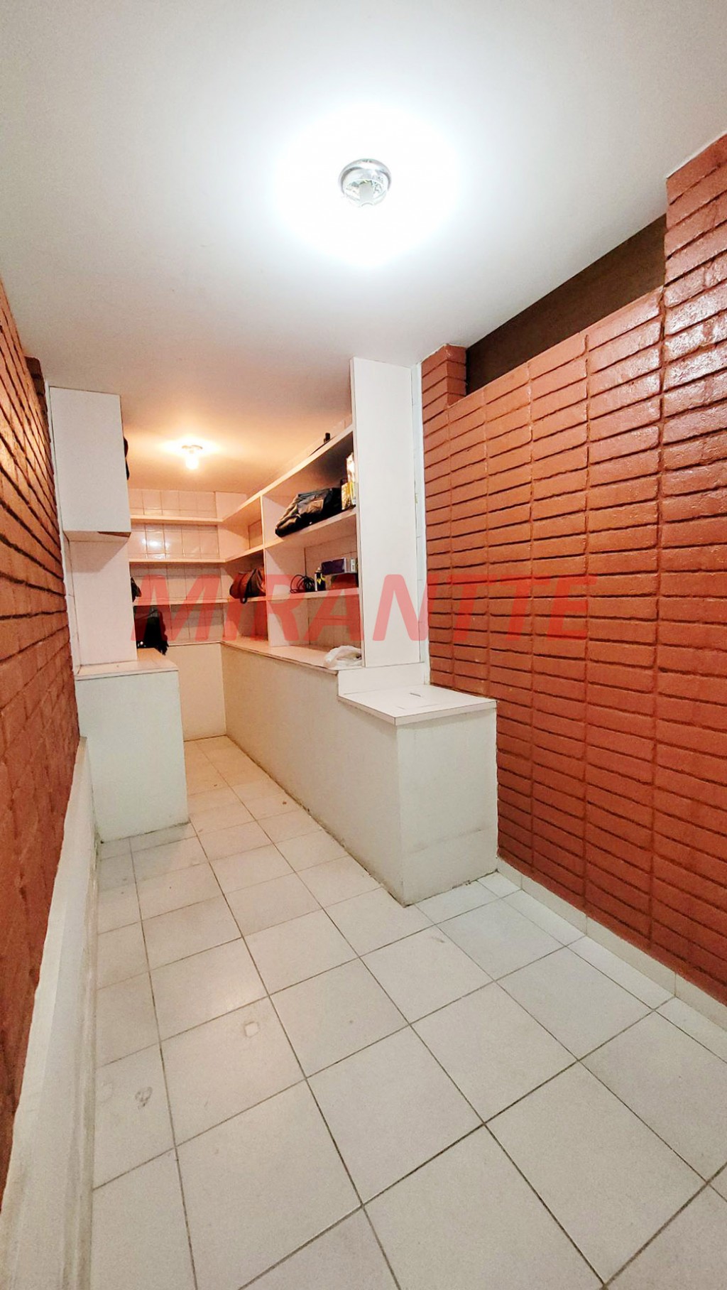Sobrado de 264m² com 4 quartos em Água Fria