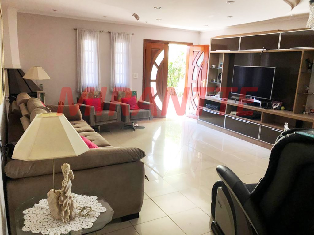 Sobrado de 266m² com 4 quartos em Parada Inglesa