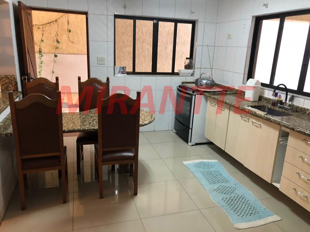 Sobrado de 266m² com 4 quartos em Parada Inglesa