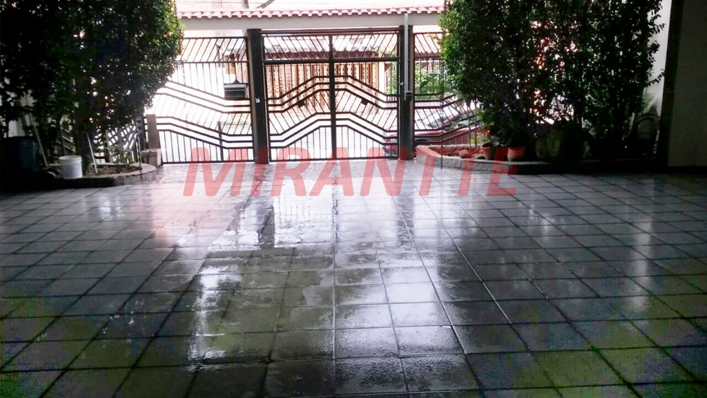 Sobrado de 450m² com 4 quartos em Jardim Santa Mena