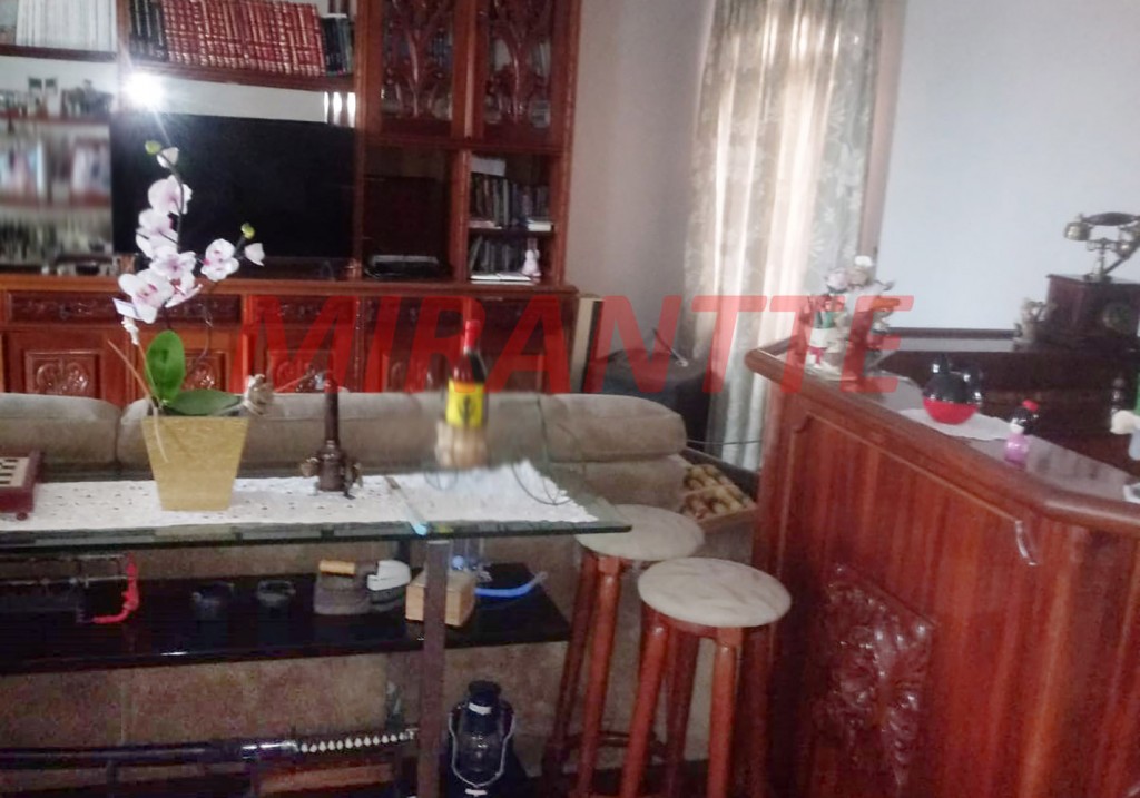 Sobrado de 450m² com 4 quartos em Jardim Santa Mena
