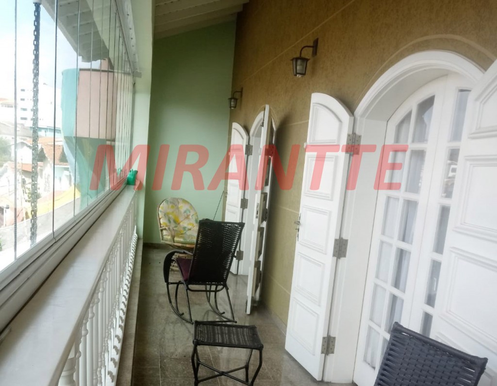 Sobrado de 450m² com 4 quartos em Jardim Santa Mena