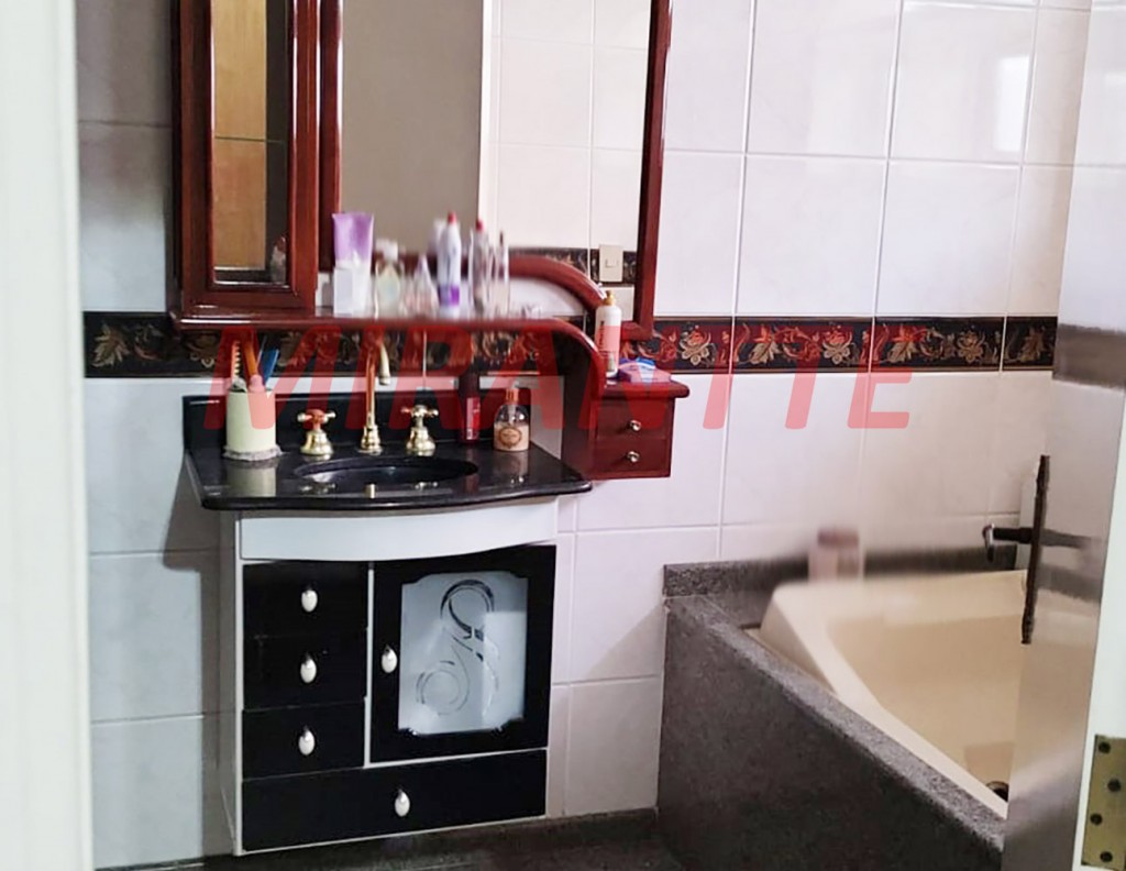 Sobrado de 450m² com 4 quartos em Jardim Santa Mena