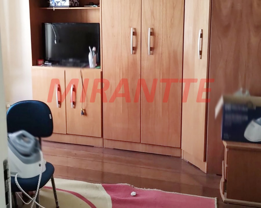Sobrado de 450m² com 4 quartos em Jardim Santa Mena