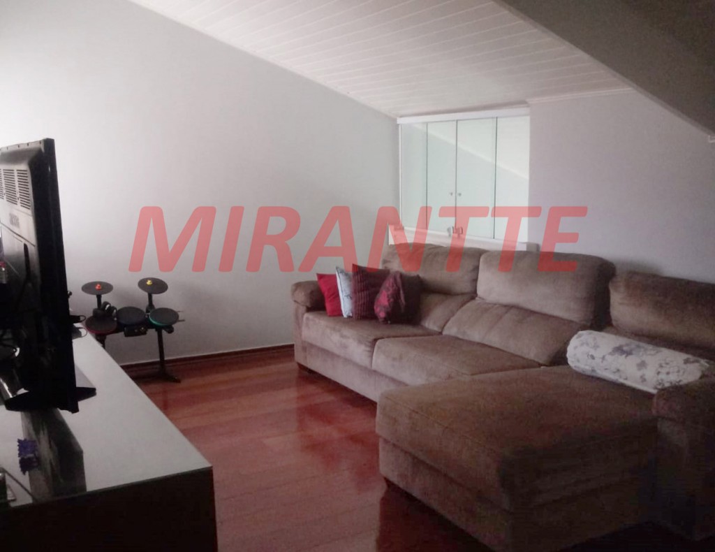 Sobrado de 450m² com 4 quartos em Jardim Santa Mena