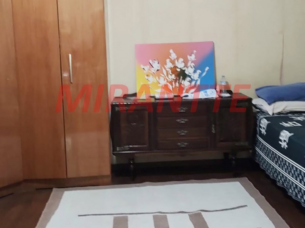 Sobrado de 450m² com 4 quartos em Jardim Santa Mena