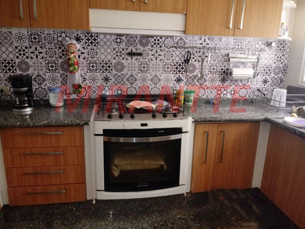 Sobrado de 450m² com 4 quartos em Jardim Santa Mena