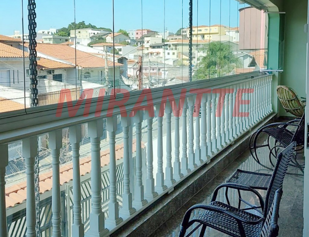 Sobrado de 450m² com 4 quartos em Jardim Santa Mena