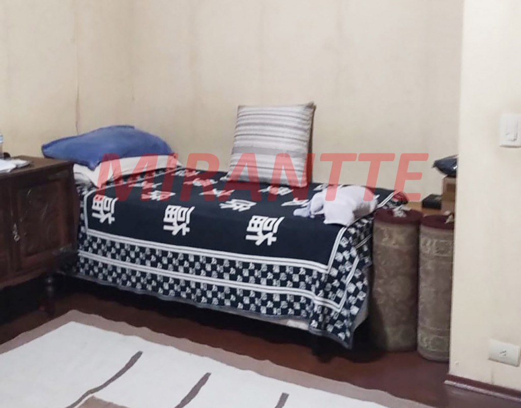 Sobrado de 450m² com 4 quartos em Jardim Santa Mena