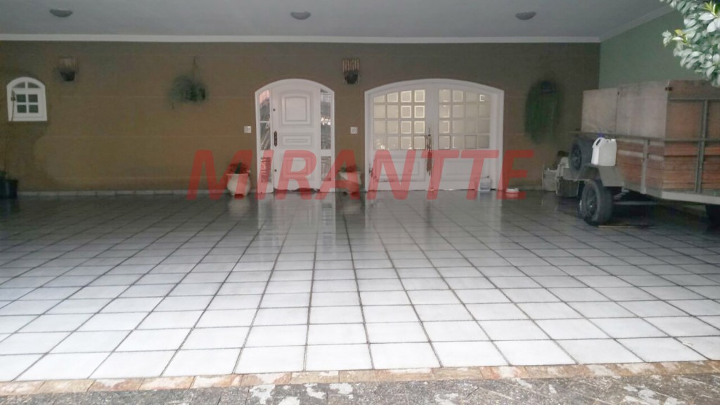 Sobrado de 450m² com 4 quartos em Jardim Santa Mena