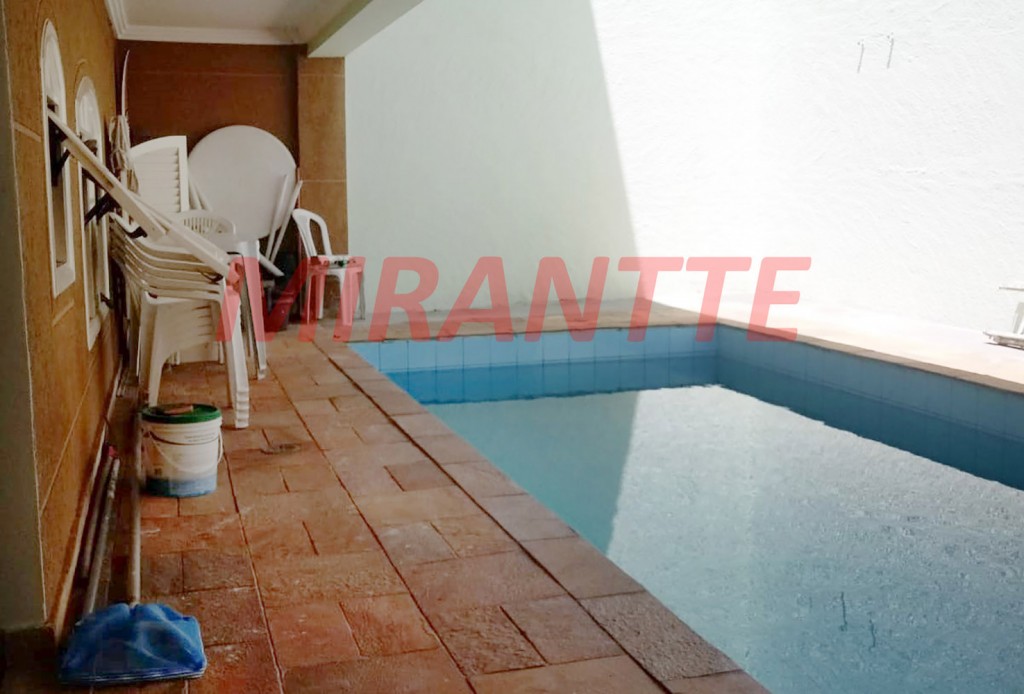 Sobrado de 450m² com 4 quartos em Jardim Santa Mena