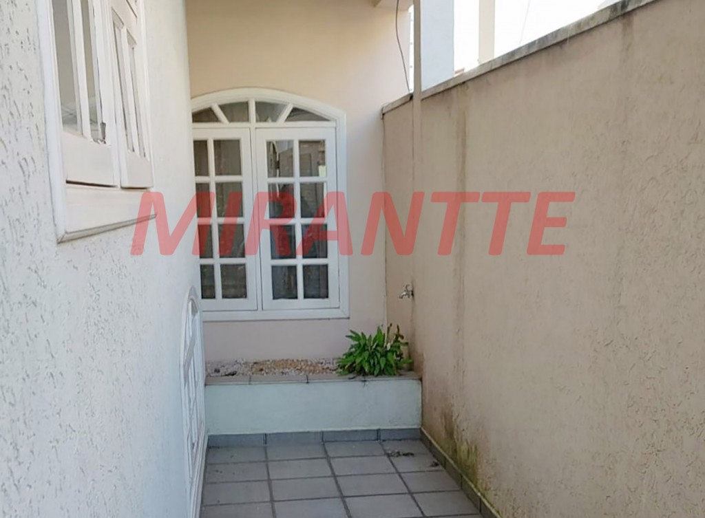 Sobrado de 450m² com 4 quartos em Jardim Santa Mena