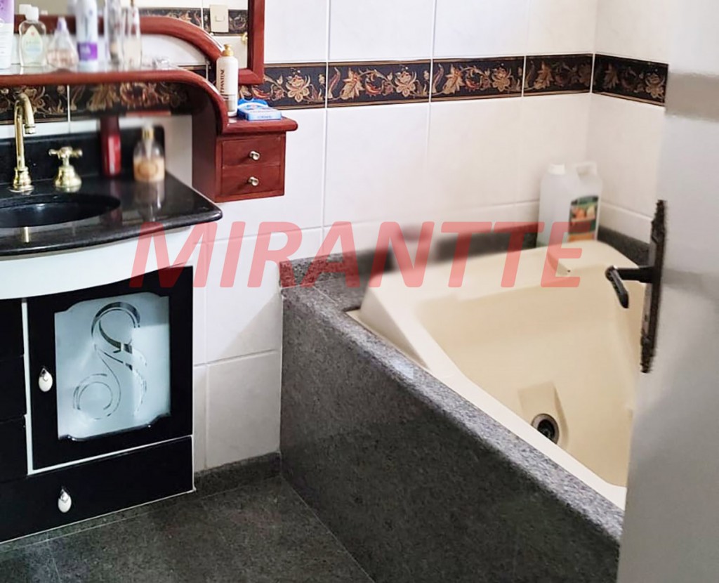 Sobrado de 450m² com 4 quartos em Jardim Santa Mena