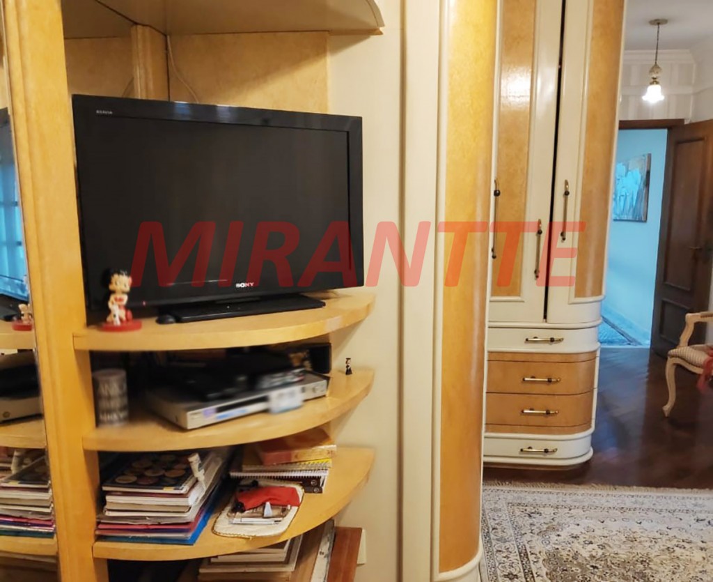 Sobrado de 320m² com 4 quartos em Vila Rosália