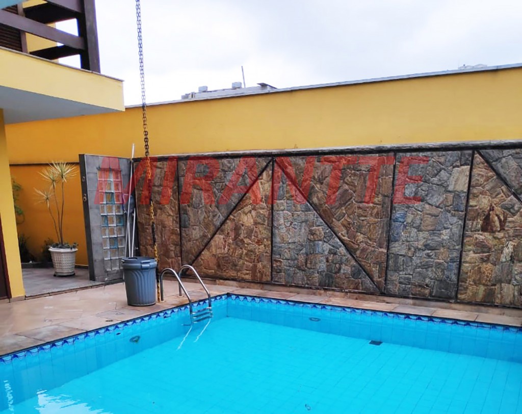 Sobrado de 320m² com 4 quartos em Vila Rosália