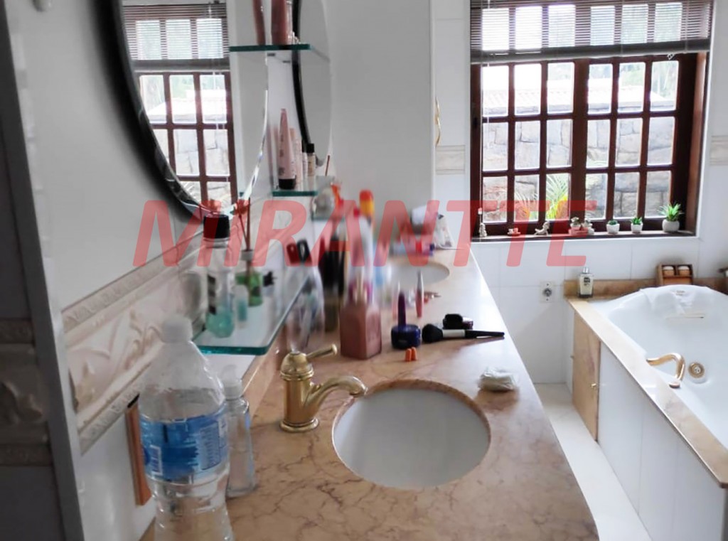 Sobrado de 320m² com 4 quartos em Vila Rosália