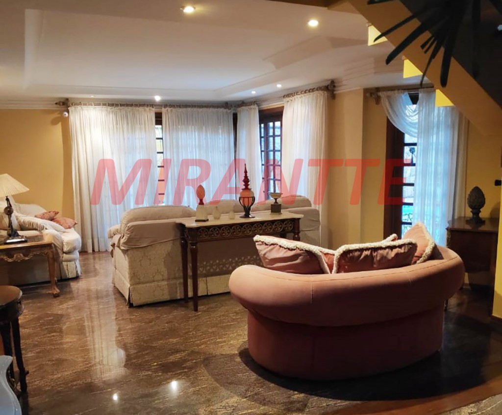 Sobrado de 320m² com 4 quartos em Vila Rosália
