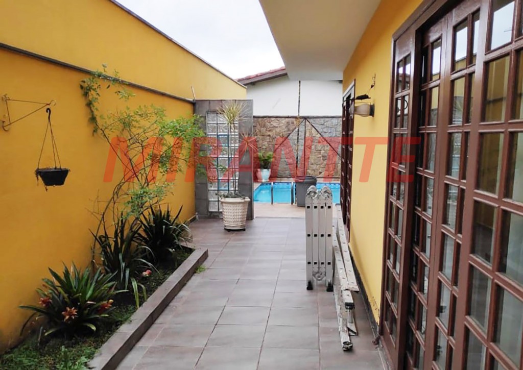 Sobrado de 320m² com 4 quartos em Vila Rosália