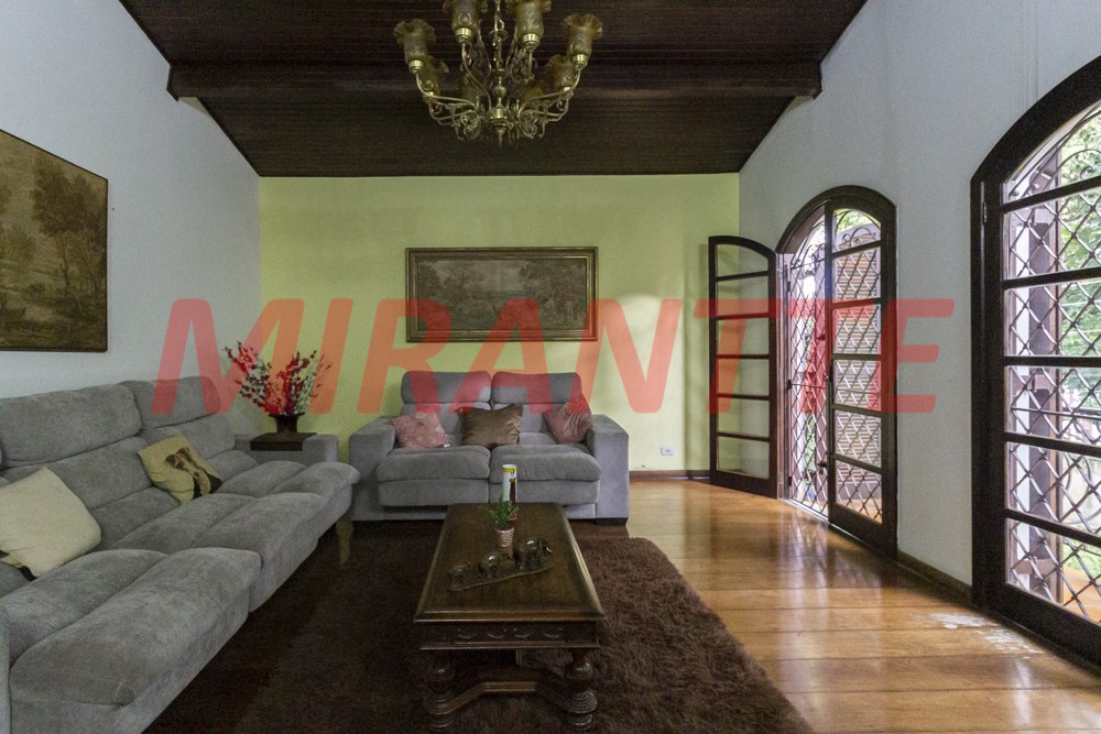 Casa terrea de 231m² com 4 quartos em Tremembe