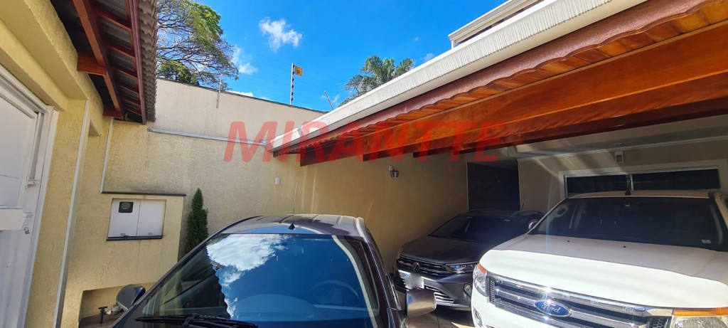 Sobrado de 192m² com 3 quartos em Vila Galvão