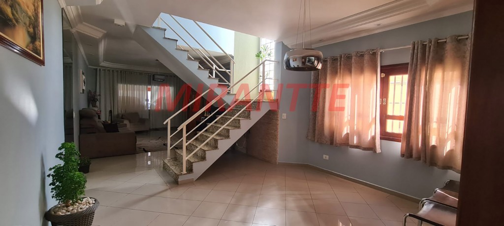 Sobrado de 192m² com 3 quartos em Vila Galvão