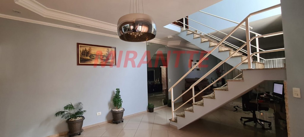 Sobrado de 192m² com 3 quartos em Vila Galvão