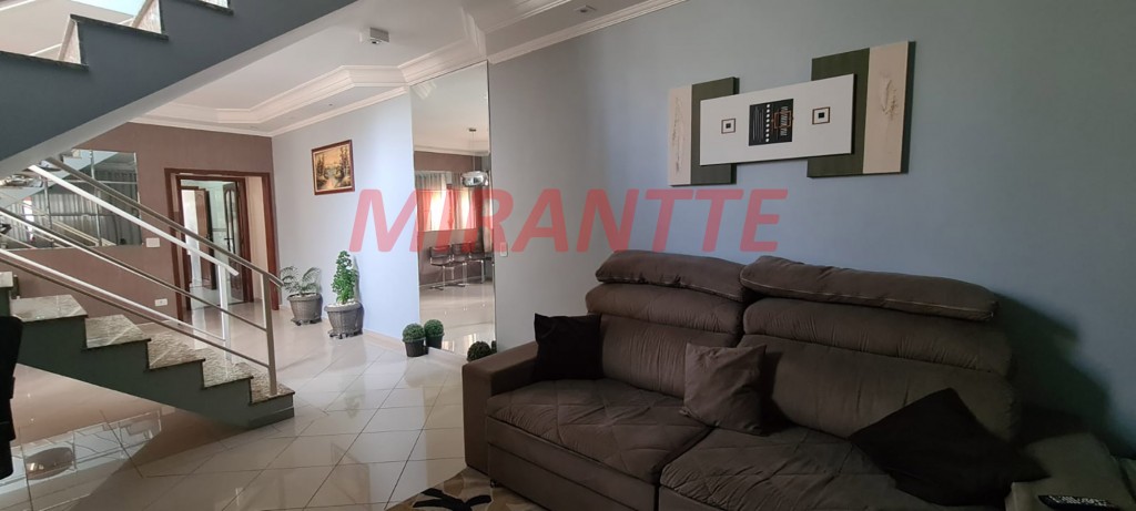 Sobrado de 192m² com 3 quartos em Vila Galvão