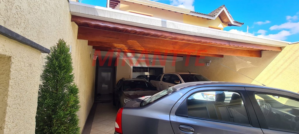 Sobrado de 192m² com 3 quartos em Vila Galvão