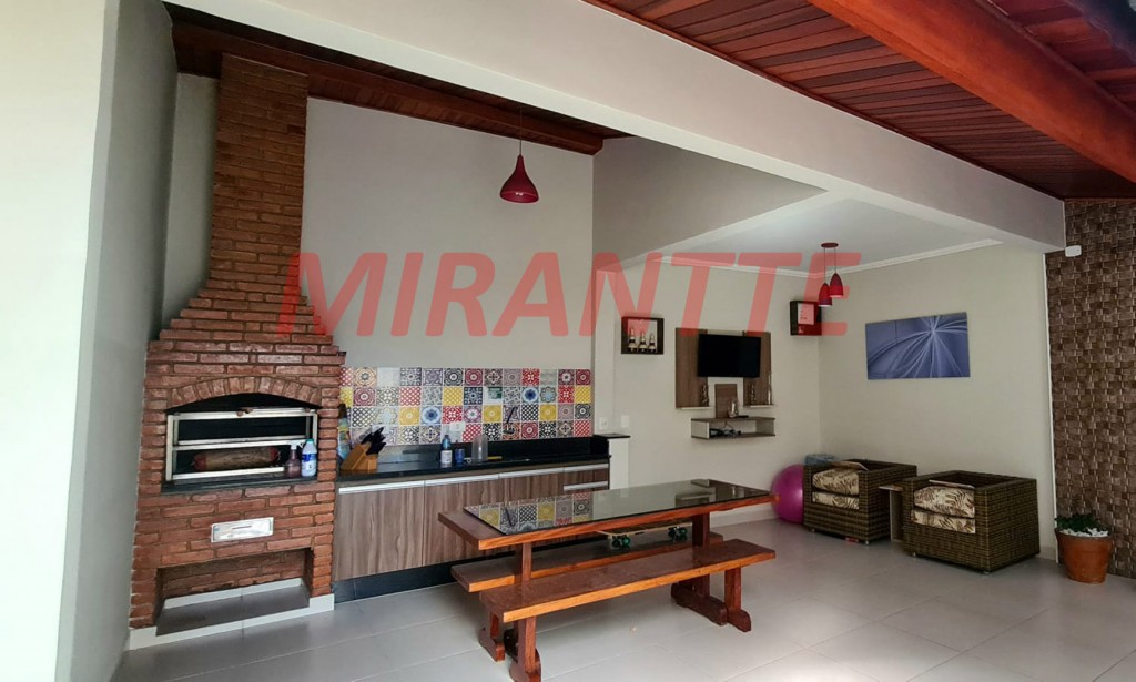 Sobrado de 192m² com 3 quartos em Vila Galvão