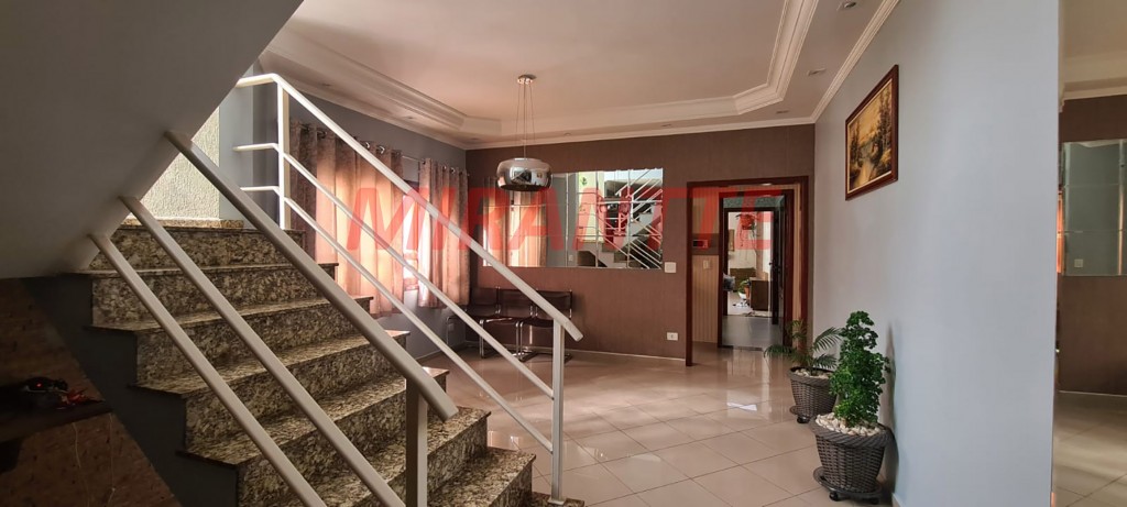 Sobrado de 192m² com 3 quartos em Vila Galvão
